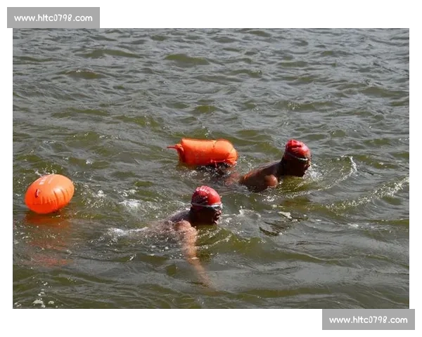 600 泳士搏浪鹭江！2025 横渡活动续写世纪传奇