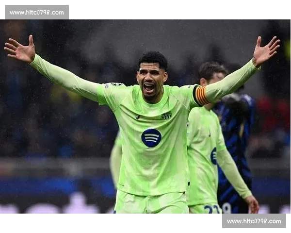 世体炮轰国家德比漏判：卡瓦哈尔冲人不冲球，阿劳霍点球被抹除